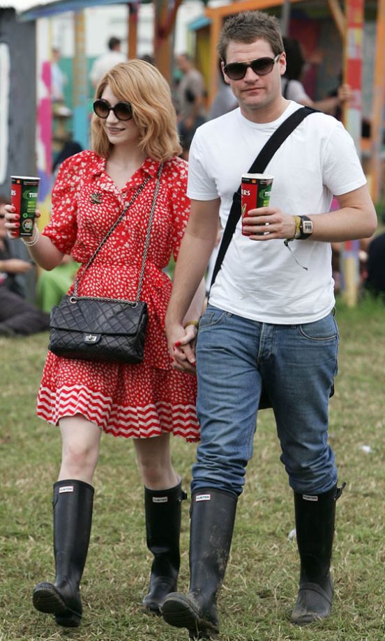 Nicola Roberts And Boyfriend Charlie Fennell In Matching Wellies And Beer Cups At Glastonbury 2009