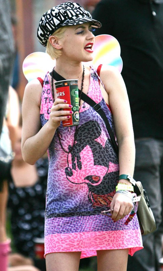 Jaime Winstone Takes The Mickey At Glastonbury 2009 In This Short Pink And Purple Dress