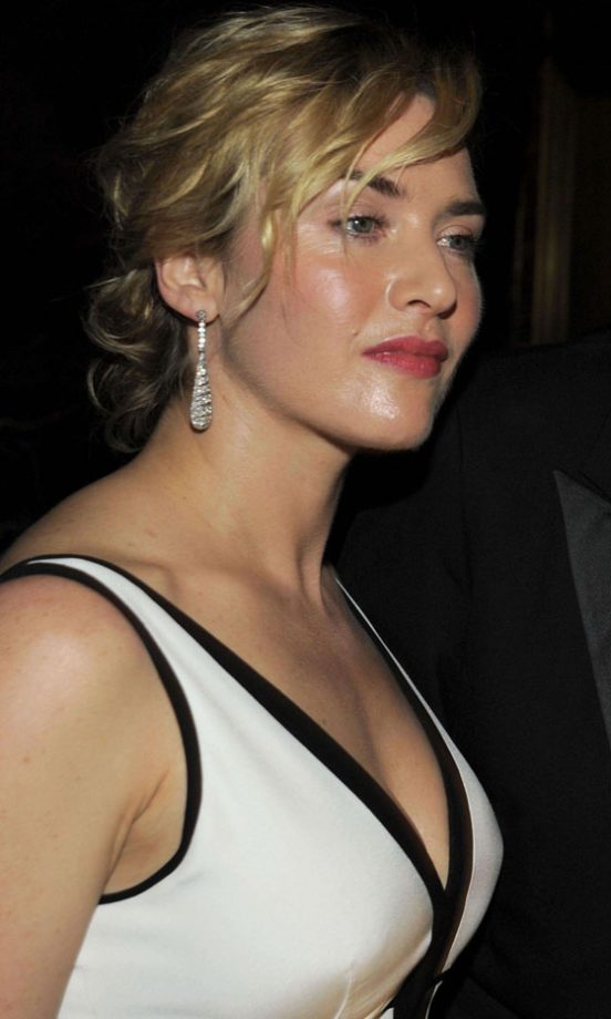 kwreKate Winslet’s Low Bun Messy Hairstyle Is Perfect For Day Or Night, 2011