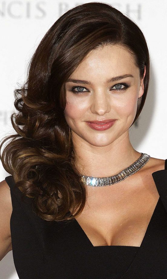 Mirande Kerr Looks Super-Hot With A Wavy Side-Swept Hairstyle, 2011