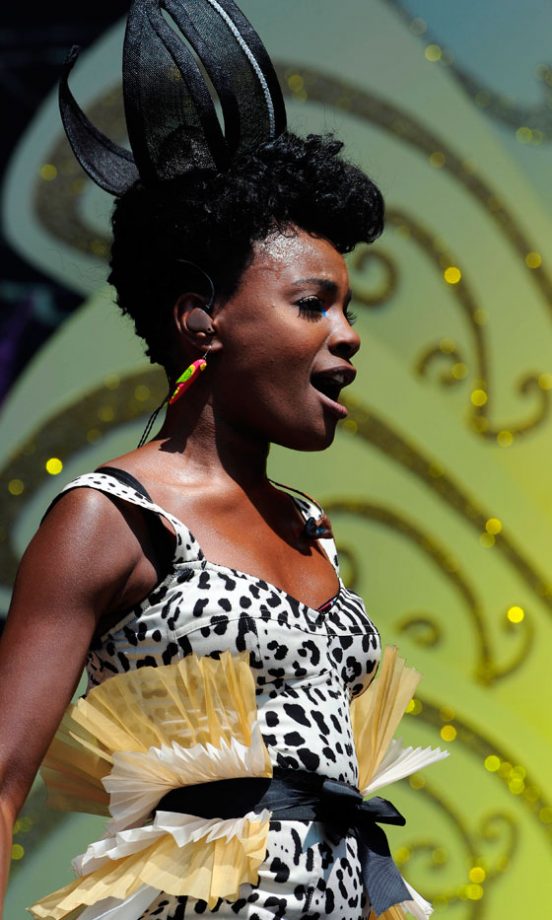 Shingai Shoniwa From The Noisettes At Glastonbury Festival 2011