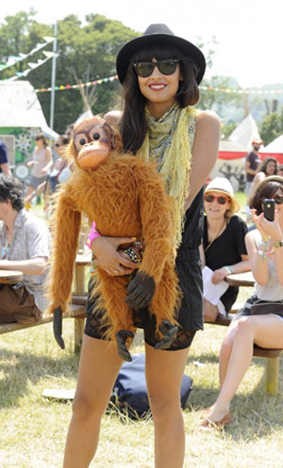 Jameela Jamil With A Cheeky Accessory At Glastonbury 2010