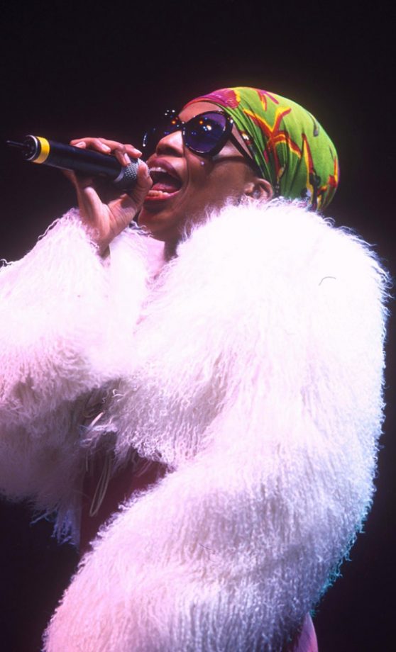 Macy Gray Is Seventies Inspired At Glastonbury 2000