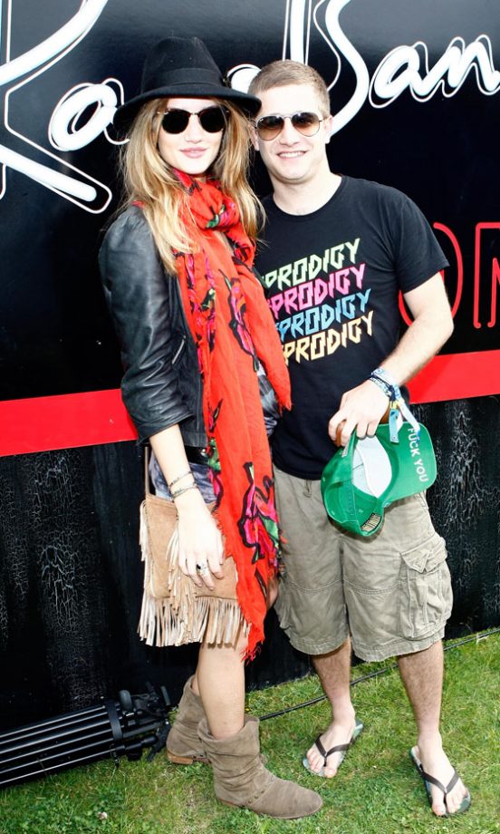Rosie Huntington-Whiteley Brightens Up With A Bright Orange Scarf At The Isle Of Wight Festival, 2009