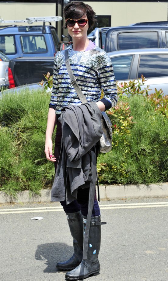 Erin O'Connor Adds Some Sparkle To The Isle Of Wight Festival In Her Sequinned Jumper And Fun Heart Shaped Sunglasses, 2010