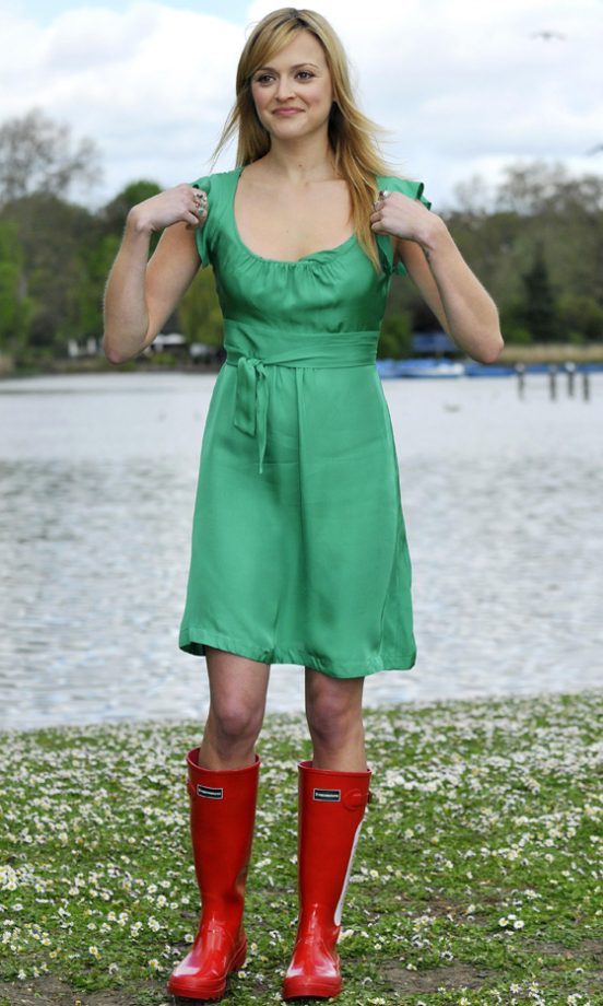 Fearne Cotton Goes For Bold Red And Green Colours Whilst Visiting A Park In London, 2008