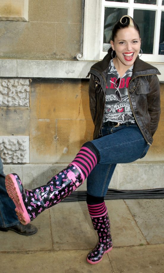 Imelda May Wears Pink Patterned Wellies For House Festival At Chiswick House, 2008