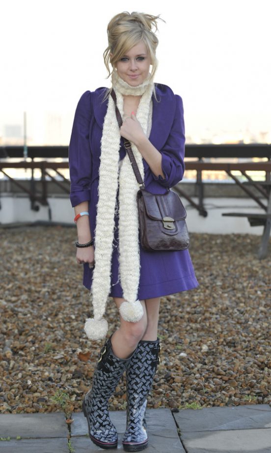 Diana Vickers Chooses Patterned Wellies For A Chilly Trip To The British Coast, 2008