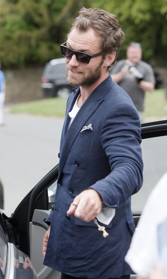 Jude Law Is Looking Good In Shades And A Linen Suit At Kate Moss' Wedding, 2011