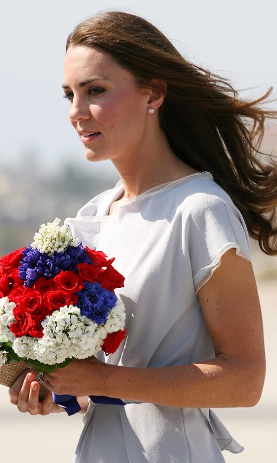 Kate Middleton Looks Lovley With USA Flowers, 2011