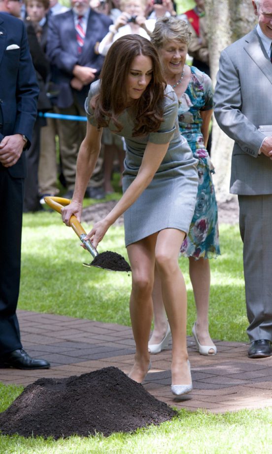 Kate Middleton Shows She's Willing To Muck In Canada, 2011