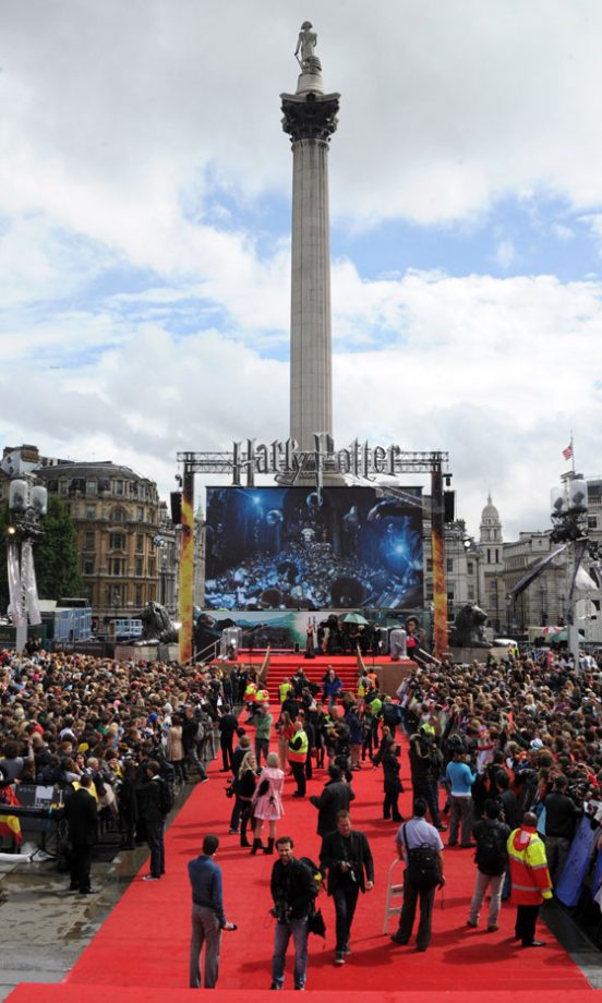 Fans At The Harry Potter And The Deathly Hallows: Part 2 World Film Premiere, 2011