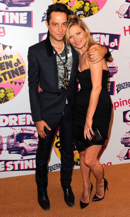 Kate Moss Looks Happy, Cuddled Up To Boyfriend Jamie Hince, 2010
