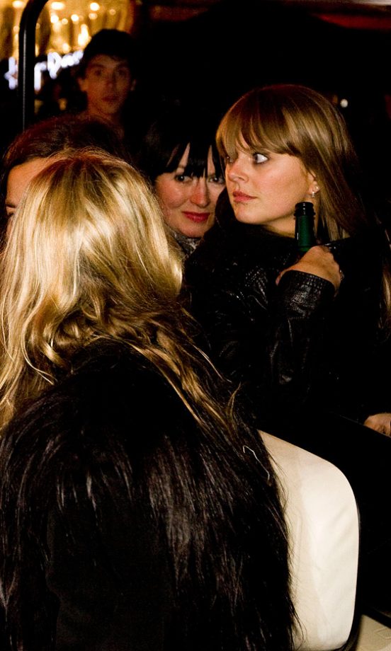 Kate Moss And Pals Hop On A Golf Buggy For Her Hen Party At The Isle Of Wight Festival, 2011
