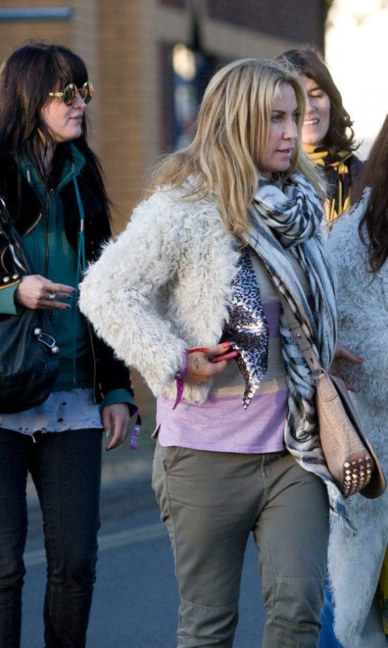 Alison Mosshart And Meg Matthews Arrive For Kate Moss' Hen Party At The Isle Of Wight Festival, 2011