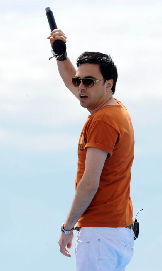 Richard Archer From Hard-Fi Lived Up To His Reputation And Did A Cracking Perfomance At T4 On The Beach, 2011