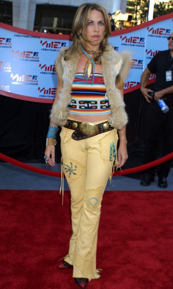Sheryl Crow Goes For A Mish Mash Of Colours For The 2001 MTV Music Video Awards