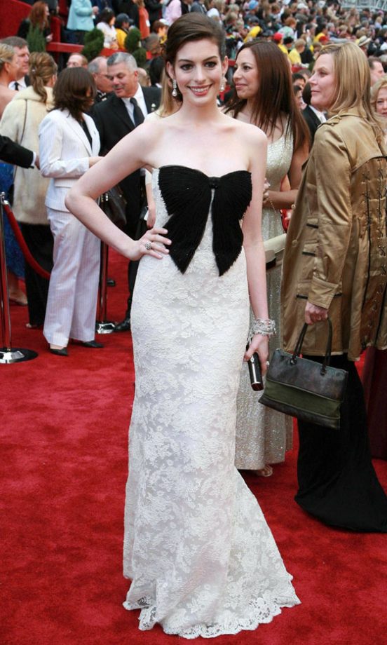 Anne Hathaway Also Wore A Valentino Dress At The Oscars In 2007