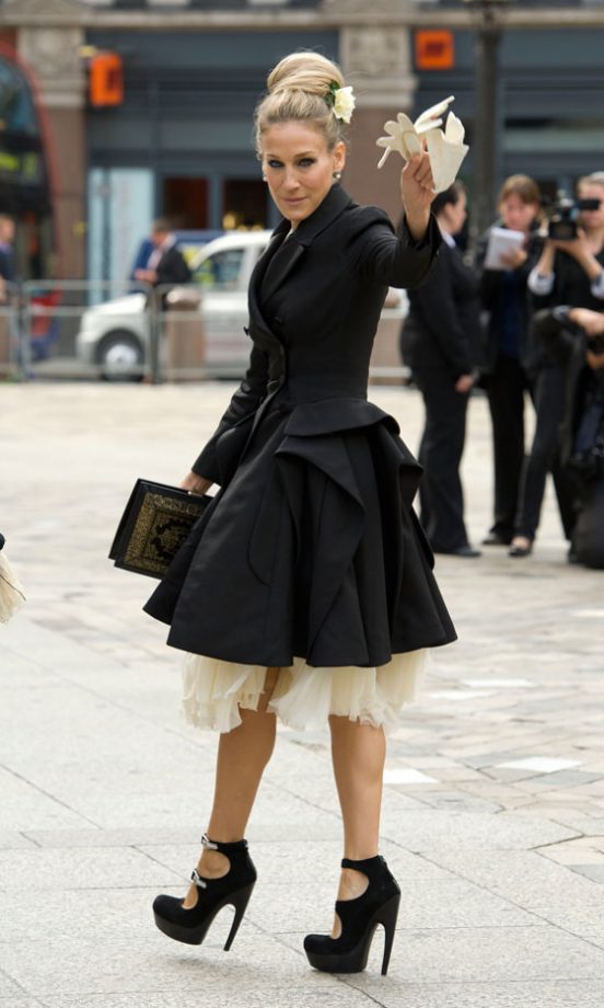 Sarah Jessica Parker In Head To Toe Alexander McQueen At The Designer's Memorial Service In London, September 2010