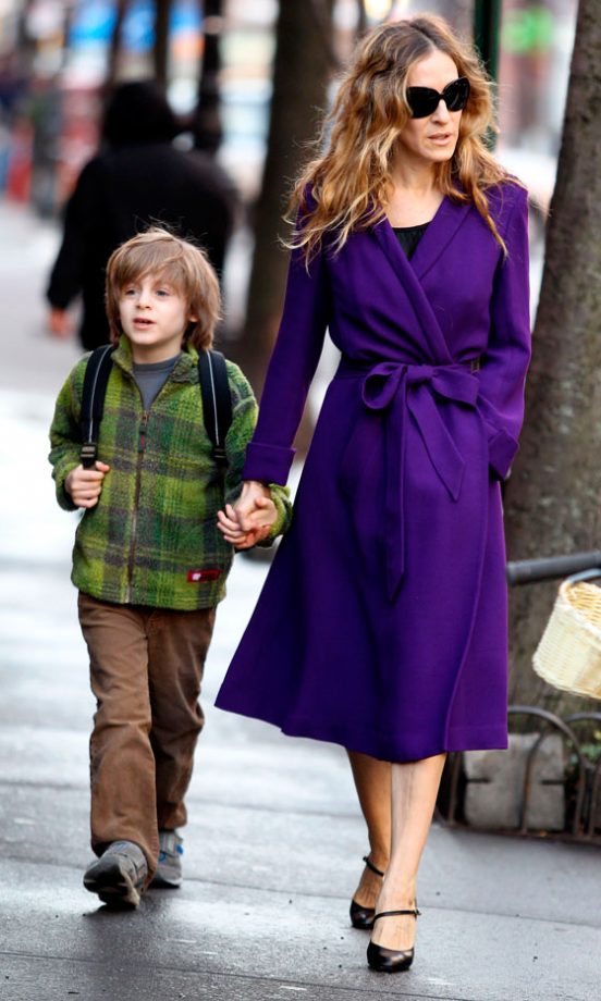 Sarah Jessica Parker Looks Straight Out Of A Sex And The City Movie Here (Sans Child, Of Course), February 2011