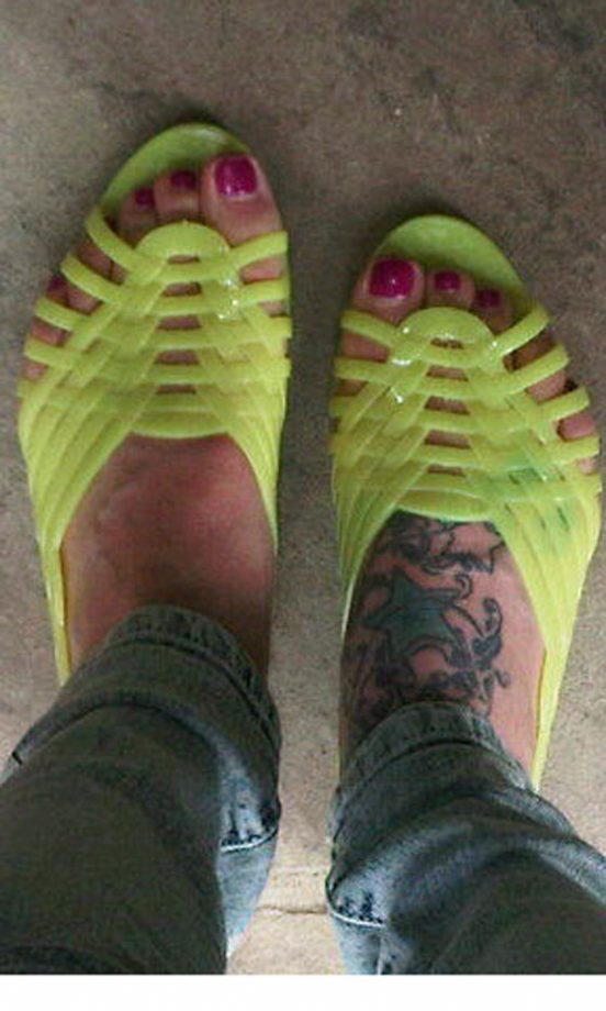 Fearne Cotton @Fearnecotton Tweeted Pic Wearing On Trend Jelly Shoes, May 2011
