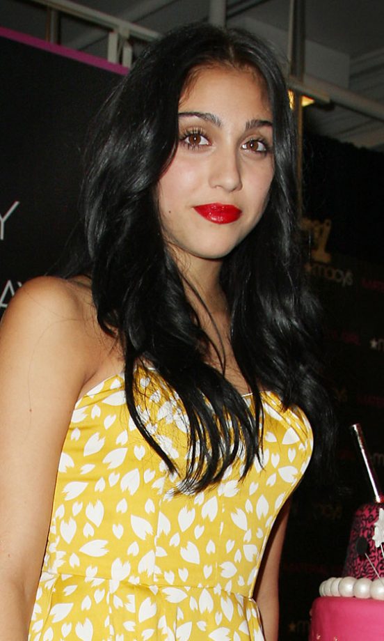 Lourdes Ciccone-Leon's Hair Looks Really Healthy And Glossy - We Like Its Simplicity