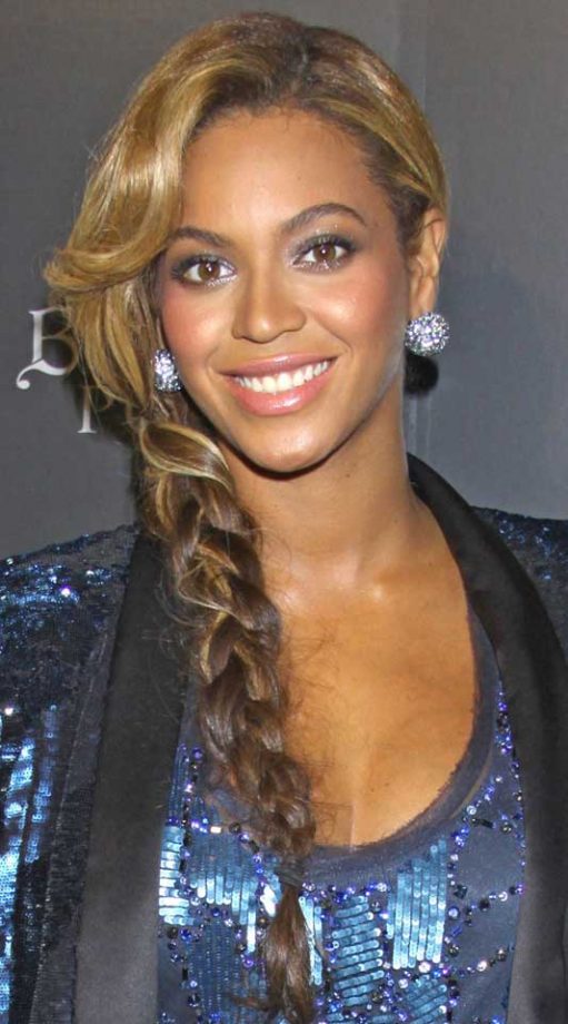 Beyoncé Goes For A Cute Side-Plait - We Like!