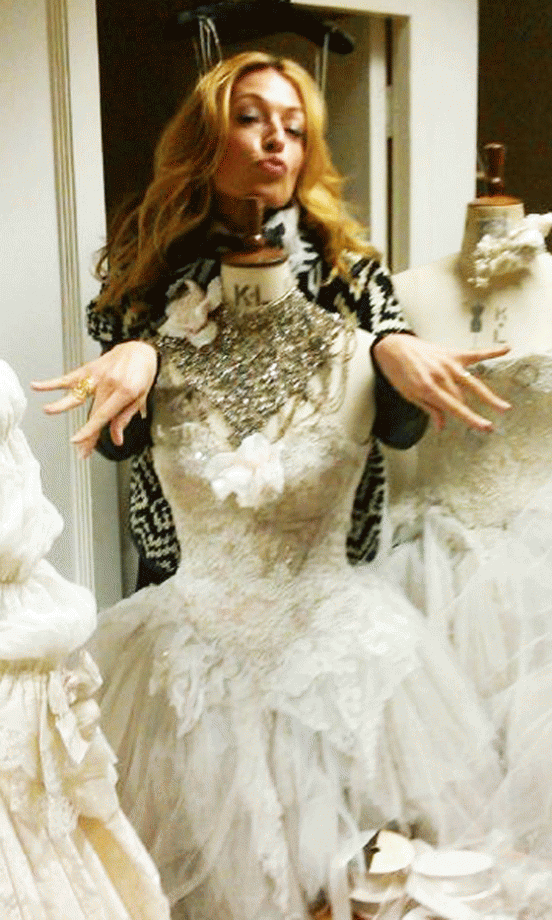 Cat Deeley @catdeeley Tweeting