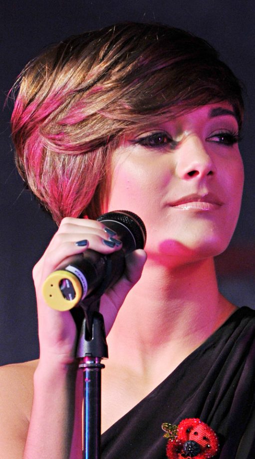 Frankie Sandford Shows Off Her Textured Layers And Honey Highlights On Stage, 2010