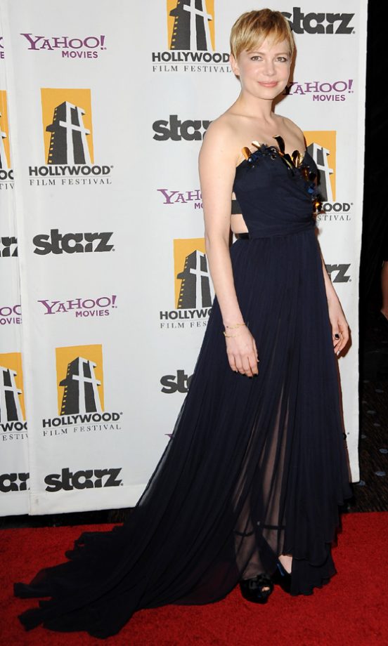 Michelle Williams Bagged The Best Actress Award Wearing A Dramatic Navy Dress At The Hollywood Film Awards 2011