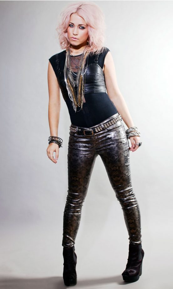 Amelia Lily Looking Gorgeous With Her New Pink Hairstyle, X Factor 2011