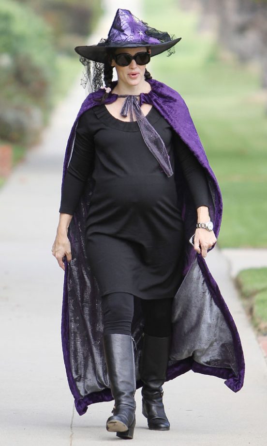 Jennifer Garner Dresses Her Baby Bump In A Witches Outfit For Halloween Costume 2011