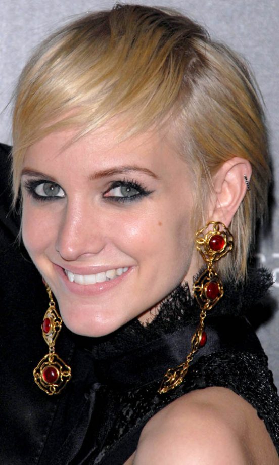 We Think Ashlee Simpson Really Suits Her Short Blonde Crop Hairstyle, 2010
