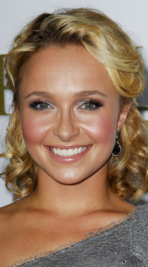 Hayden Panettiere Tries Out A Cute And Curly Hairstyle, 2011