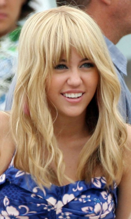 Miley Cyrus Goes Blonde Whilst Shooting Hannah Montana In Malibu