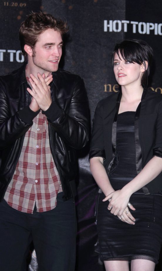 Kristen Stewart and Robert Pattinson At The Twilight Saga New Moon Q&A In LA, 2009