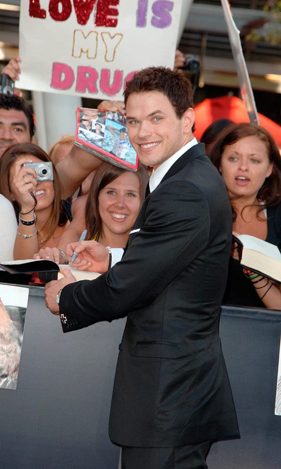 Kellan Lutz Signing Autographs For Fans At The LA Premiere Of The Twilight Saga: Eclipse, 2010