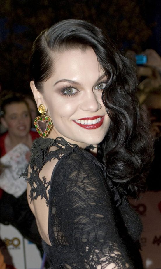 Jessie J Ditches The Fringe For A Retro Glam Sideswept Hairstyle, 2011