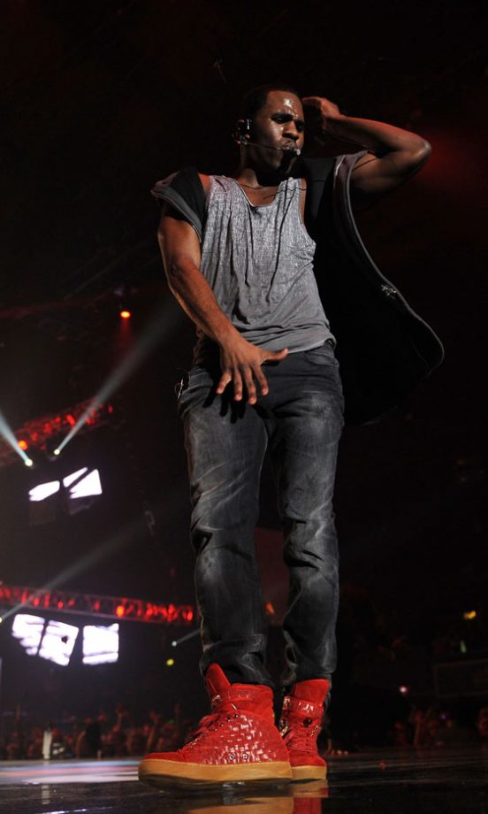 Jason Derulo Shows Off His Dance Moves At The BBC Radio 1 Teen Awards, October 2011