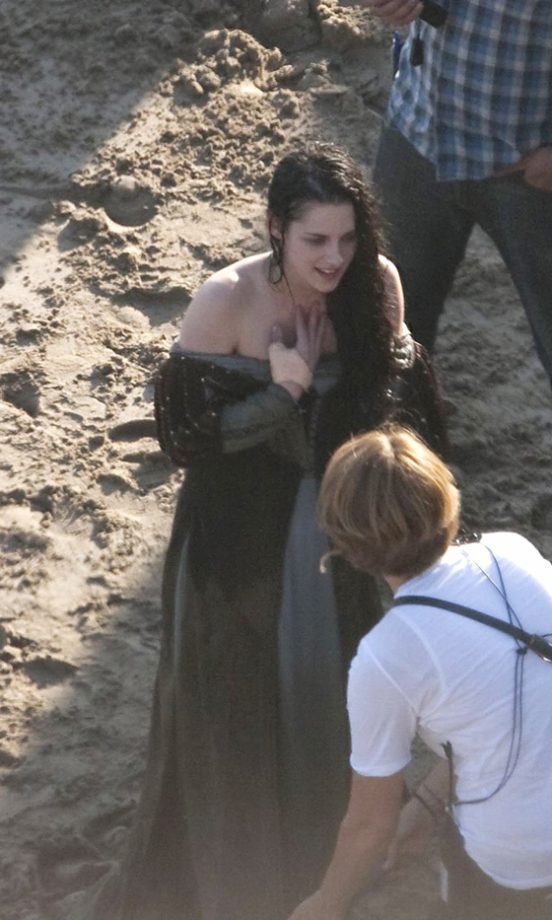 Kristen Stewart Filming Snow White And The Huntsman