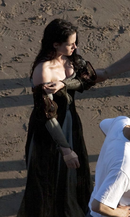 Kristen Stewart Filming Snow White And The Huntsman