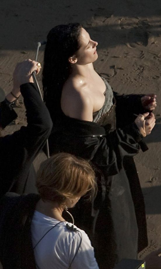 Kristen Stewart Filming Snow White And The Huntsman