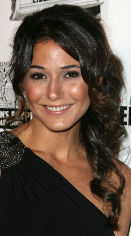 Emmanuelle Chriqui Lets Her Hair Tumble To The Side, 2011