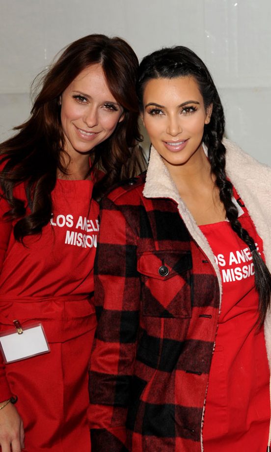 Kim Kardashian And Jennifer Love Hewitt Donned Festive Aprons To Serve Thanksgiving Meals To The Homeless In LA. 2011