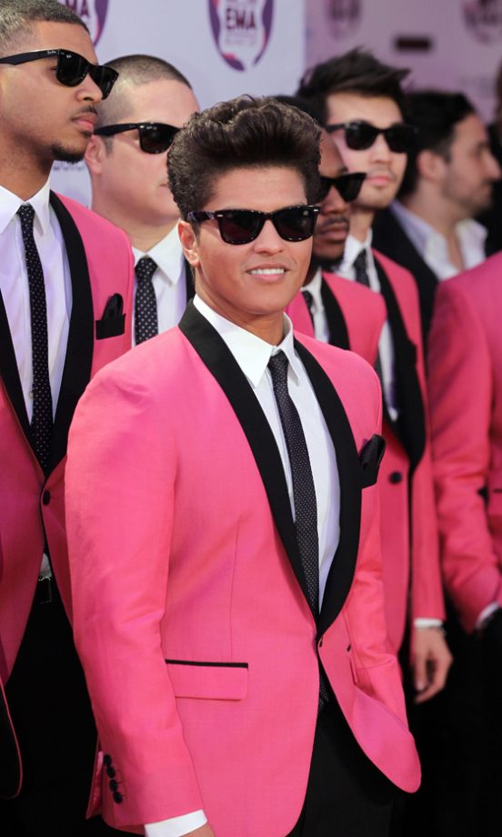 Bruno Mars Was Decked Out In Pink At The MTV Europe Music Awards 2011