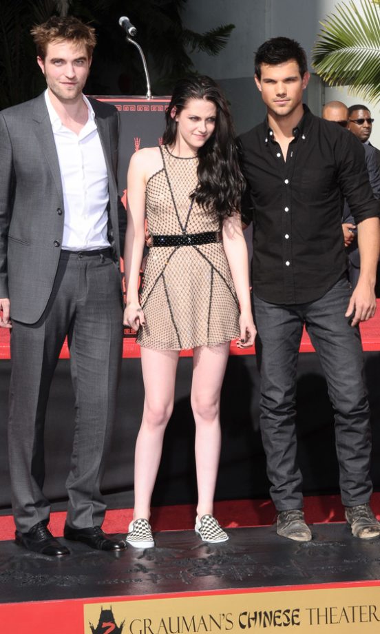 Robert Pattinson, Kristen Stewart And Taylor Lautner At The Twilight Hand And Foot Print Ceremony, 2011