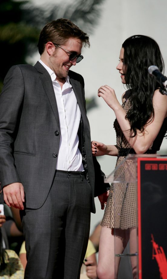 Robert Pattinson And Kristen Stewart Flirt Onstage At The Twilight Hand And Foot Print Ceremony, 2011