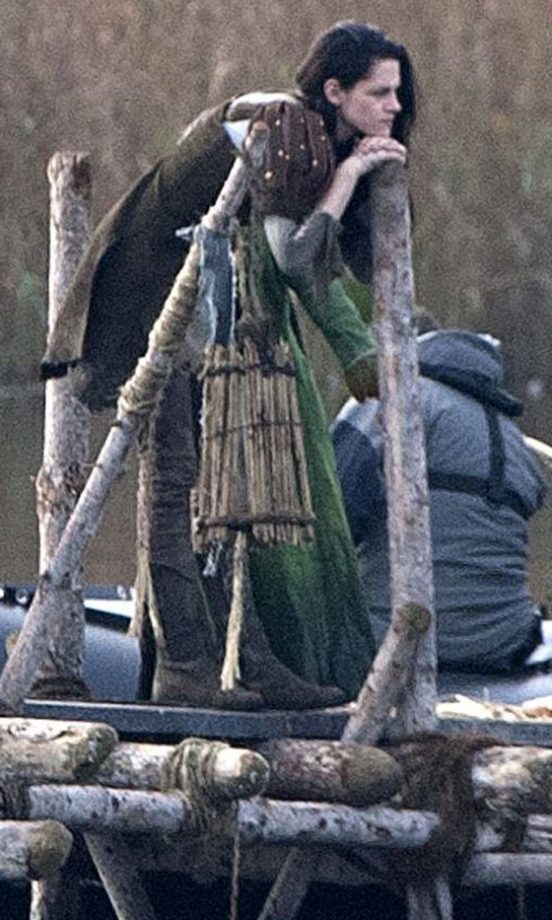 Kristen Stewart Went Back To Work On The Snow White And The Huntsman Set In Surrey, 2011