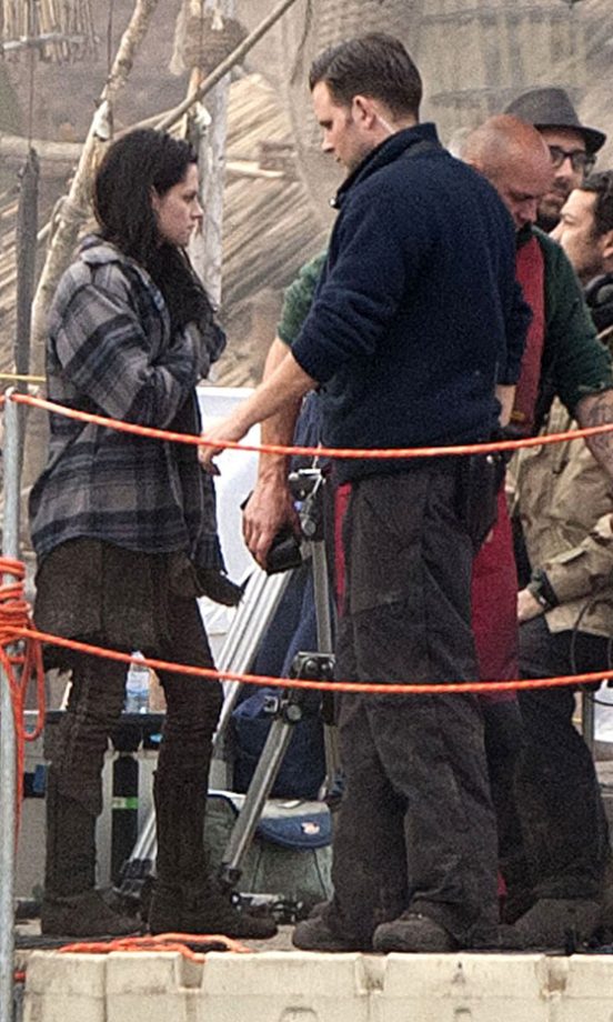 Kristen Stewart Back Filming On The Snow White And The Hunstmen Set