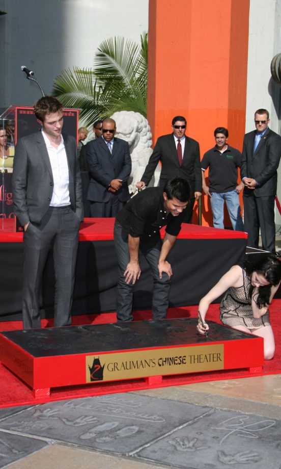 Kristen Stewart, Robert Pattinson And Taylor Lautner Cemented Their Hand And Foot Prints At The Hollywood Ceremony, 2011